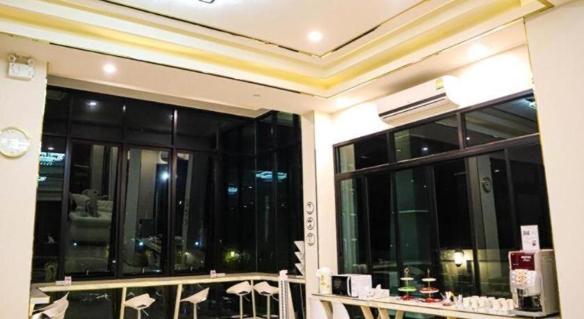 Aiyara Riverine Hotel, Nakhon Phanom Exteriör bild